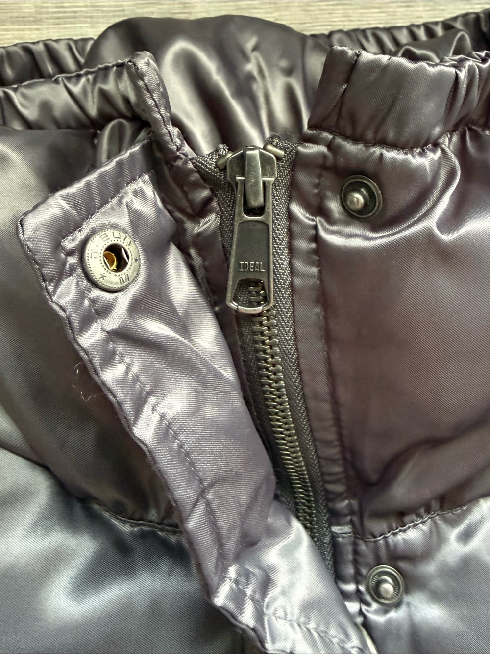 Old Navy Women’s Small Silver Gray Puffer Vest - Picture 4 of 6